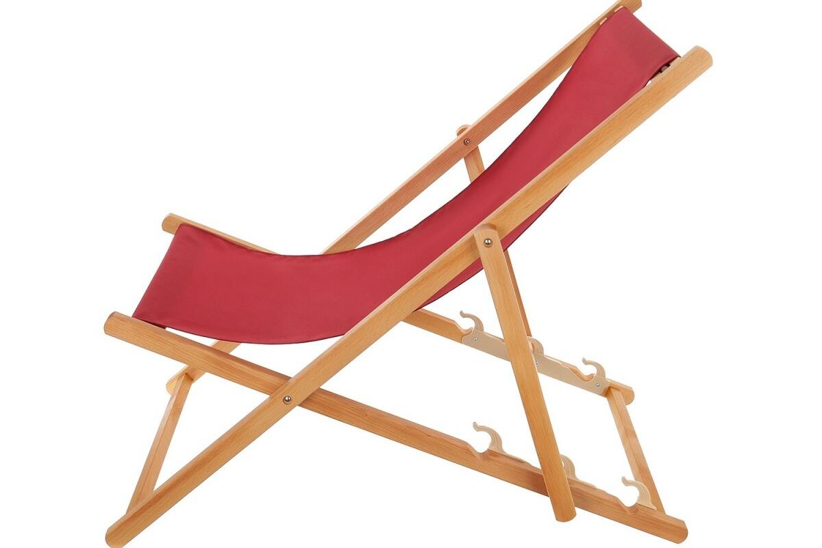 Wooden beach chair without fabric
Impregnated with colorless oil, mounted plastic anti-folding protection, 2 fabric mounting inserts
Size: 120,5 x 57 x 3,2 cm - Size deviation +/- 5%