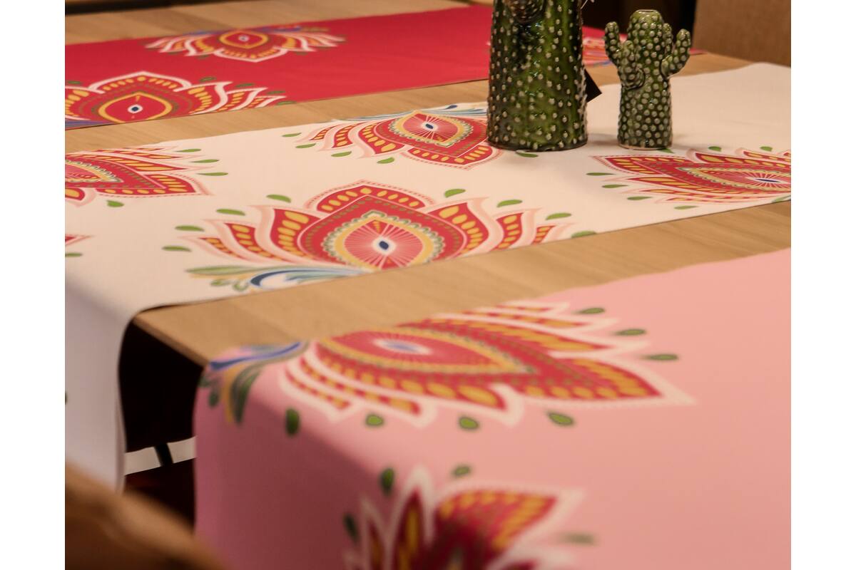 Sticky 245 FR, +/- 245 g/m2
For subli transfer
Knitted display fabric with one-sided anti-slip coating
3,20 x +/- 50 m