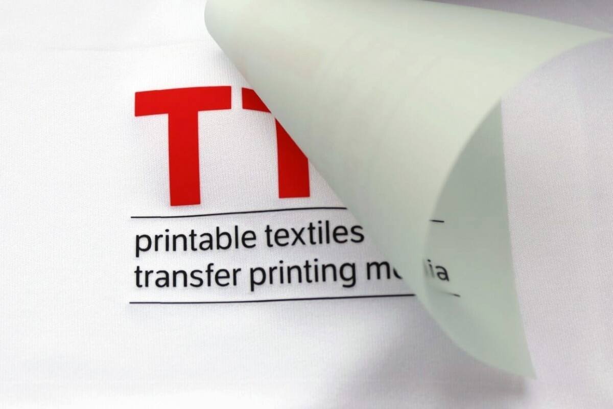 Polyester transfer film HCS100/2C Cold-Peel
two sides matt, 50x70 cm - 200 sheets/pack