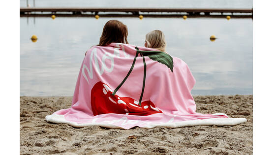 Velvet Sherpa blanket, 150x200cm
white backside, matt white printing side
Weight: 460gsm
Size tolerance: 3%
Oekotex