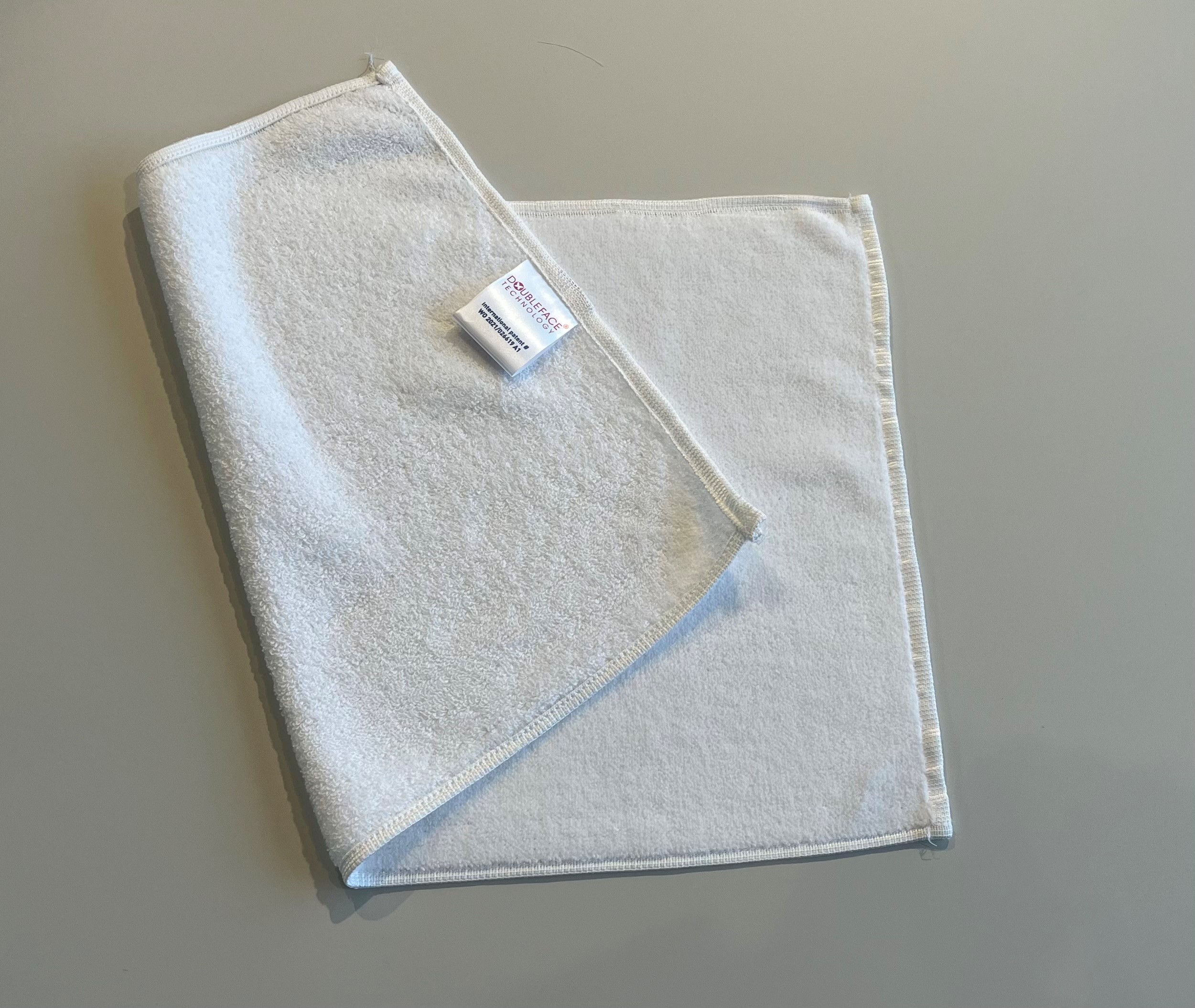 Towel Polyester/Cotton - 30 x 50 cm
400gsm, size deviation +/- 5%