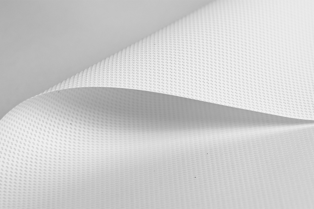 PVC Mesh with Liner 350 FR, +/- 270 g/m2
For UV & latex and (eco)solvent
+/- 270 g/m2 PVC and +/- 80 g/m2 liner
5,00 x +/- 75 m