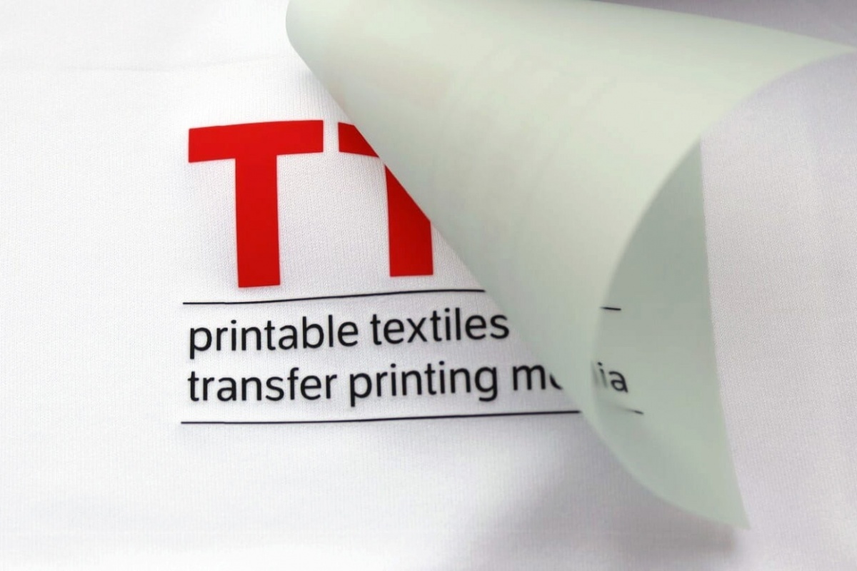 Polyester transfer film HCS100/2C Cold-Peel
two sides matt, 50x70 cm - 200 sheets/pack