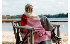 Velvet Sherpa blanket, 150x200cm
white backside, matt white printing side
Weight: 460gsm
Size tolerance: 3%
Oekotex
